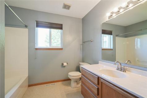 1007 Wolf Drive NW Cedar Rapids IA 52405