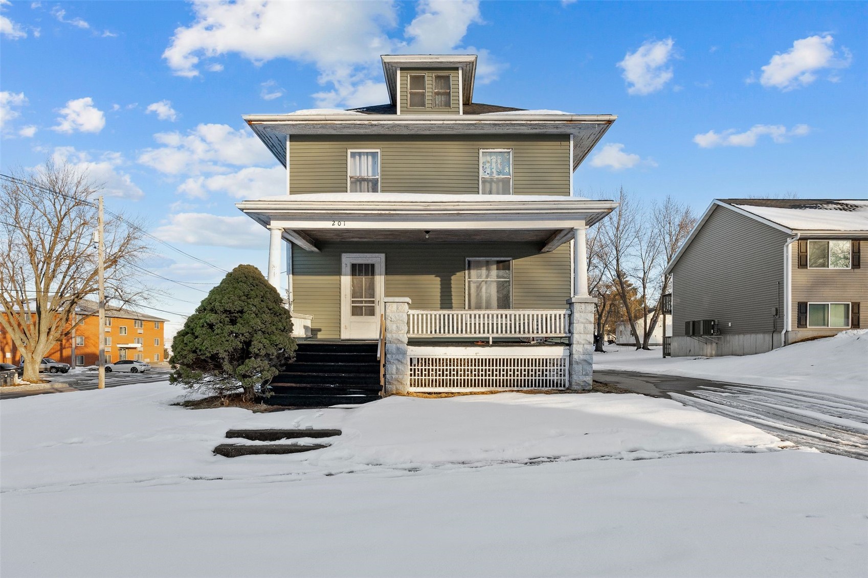 201 Court Street Williamsburg IA 52361
