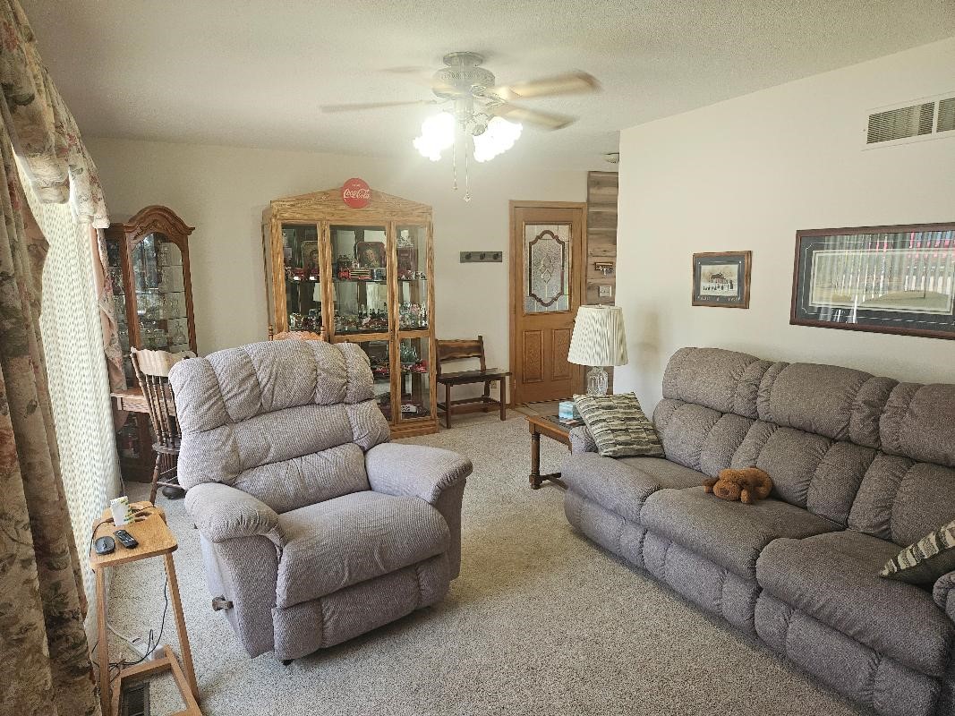 1531 Sunset Drive Belle Plaine IA 52208