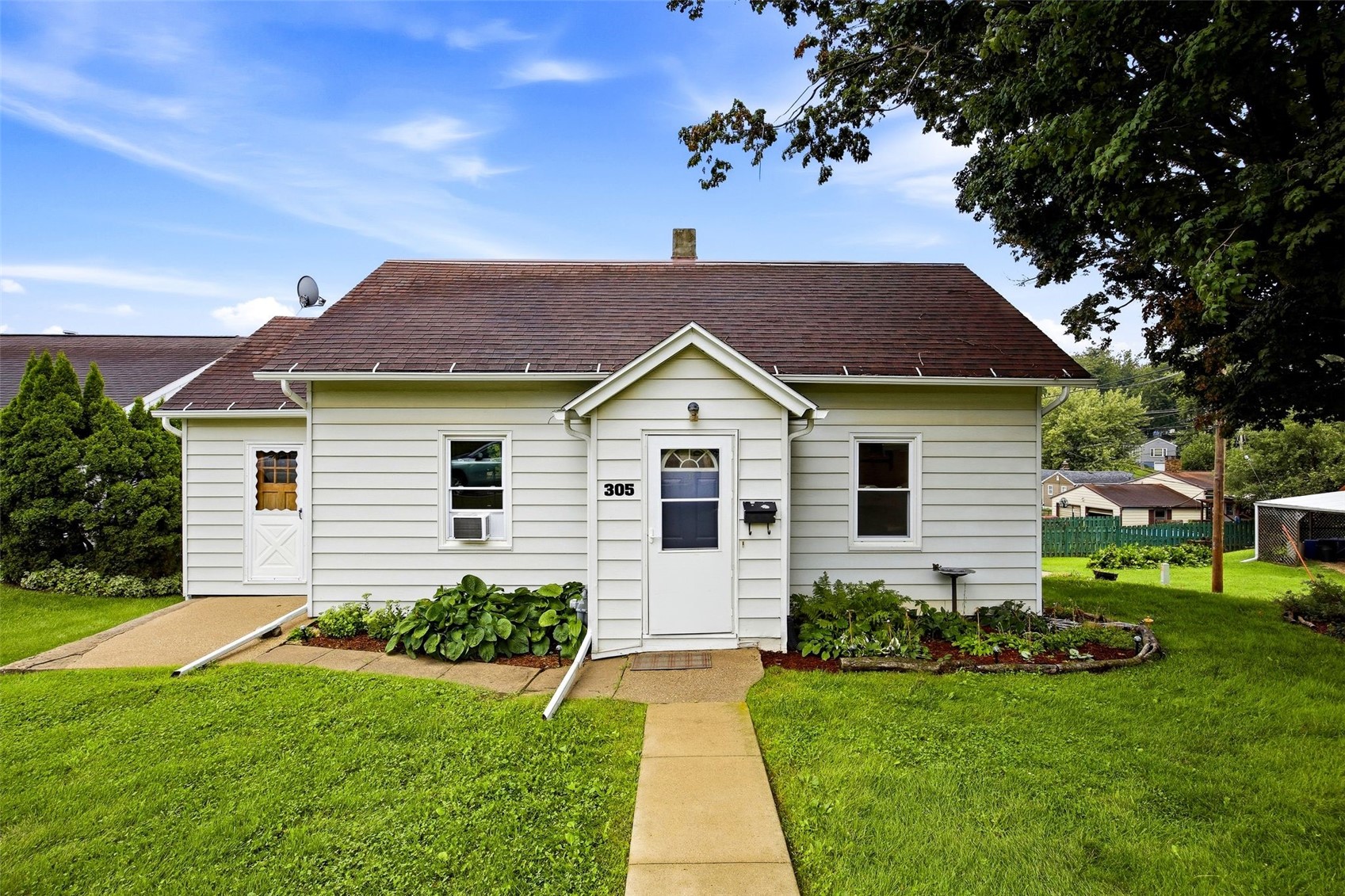 Anamosa IA, 305 Pine Street