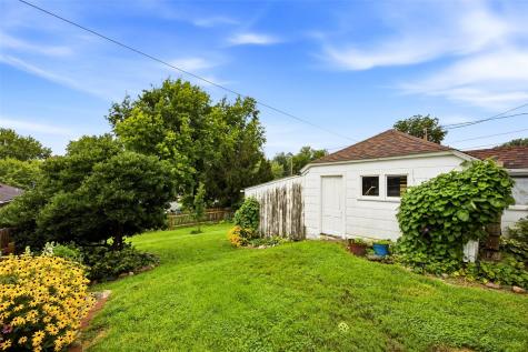 305 Pine Street Anamosa IA 52205