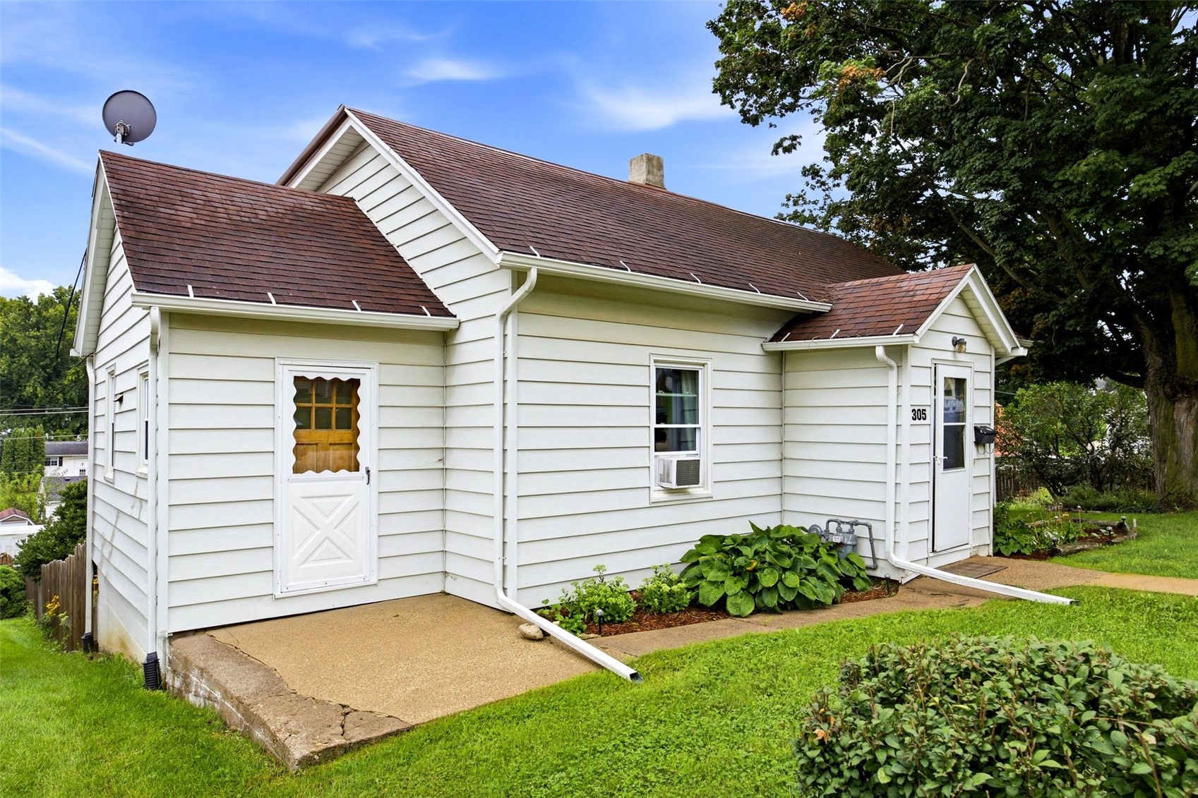 305 Pine Street Anamosa IA 52205