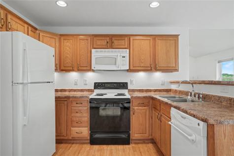 1875 Highland Road Ely IA 52227