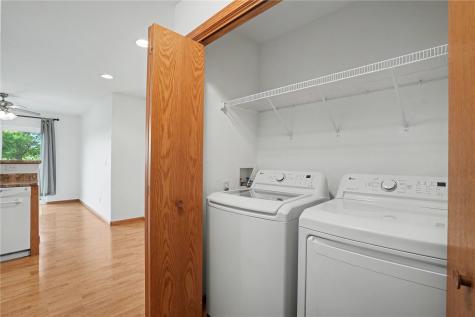 1875 Highland Road Ely IA 52227