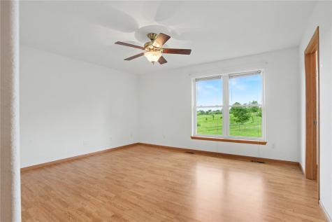 1875 Highland Road Ely IA 52227