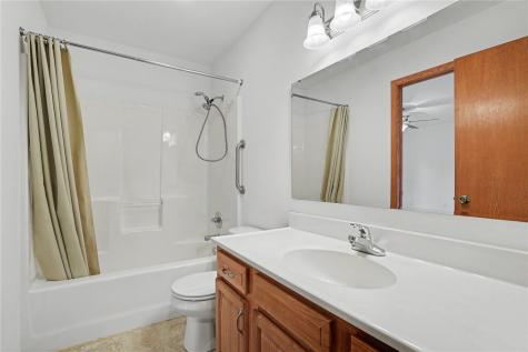 1875 Highland Road Ely IA 52227