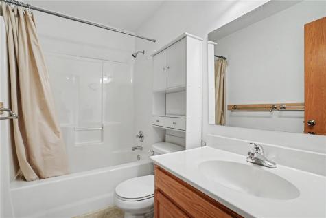 1875 Highland Road Ely IA 52227