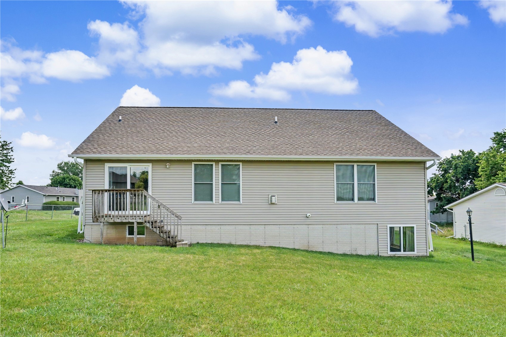 1875 Highland Road Ely IA 52227