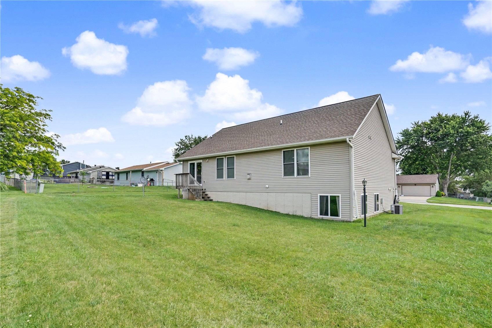 1875 Highland Road Ely IA 52227