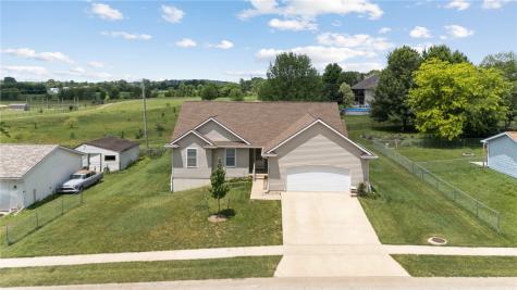 1875 Highland Road Ely IA 52227