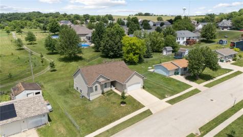 1875 Highland Road Ely IA 52227