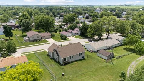 1875 Highland Road Ely IA 52227