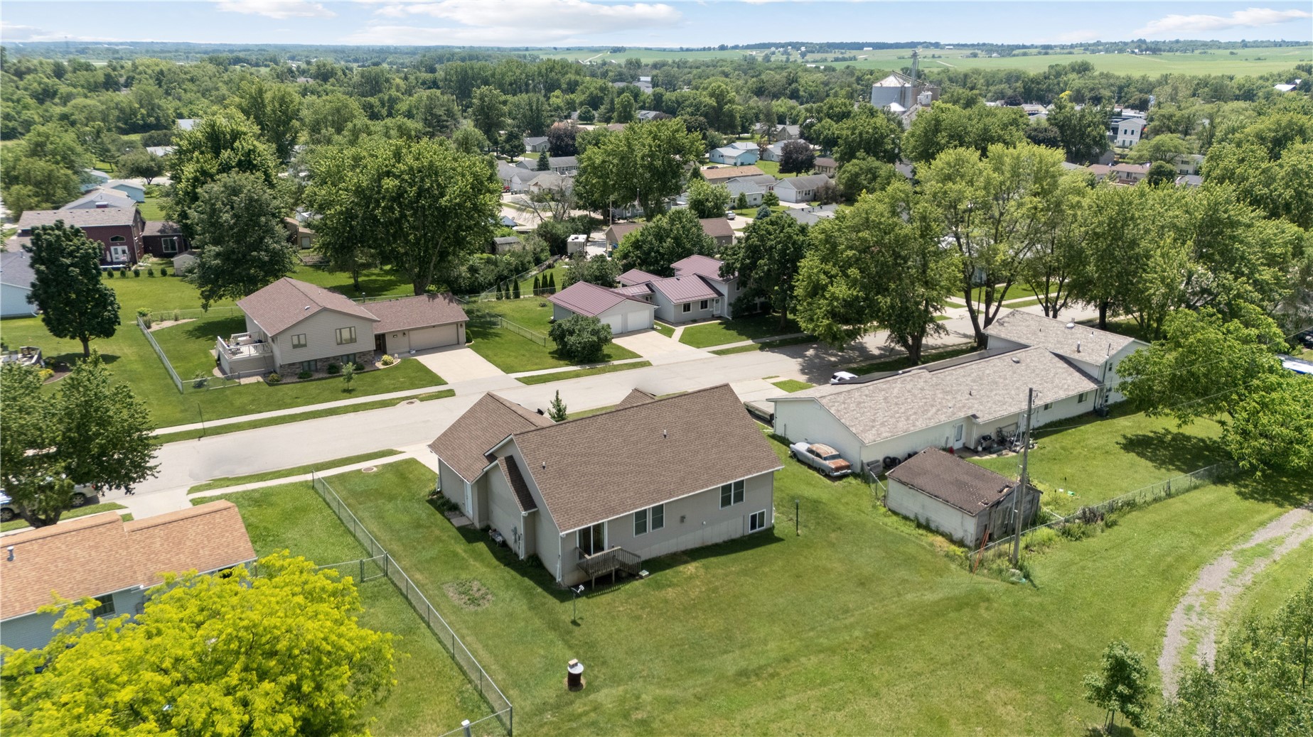 1875 Highland Road Ely IA 52227