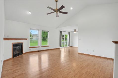 1875 Highland Road Ely IA 52227