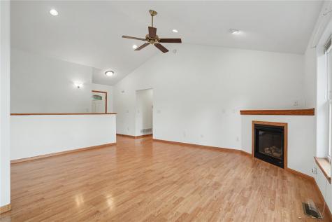 1875 Highland Road Ely IA 52227