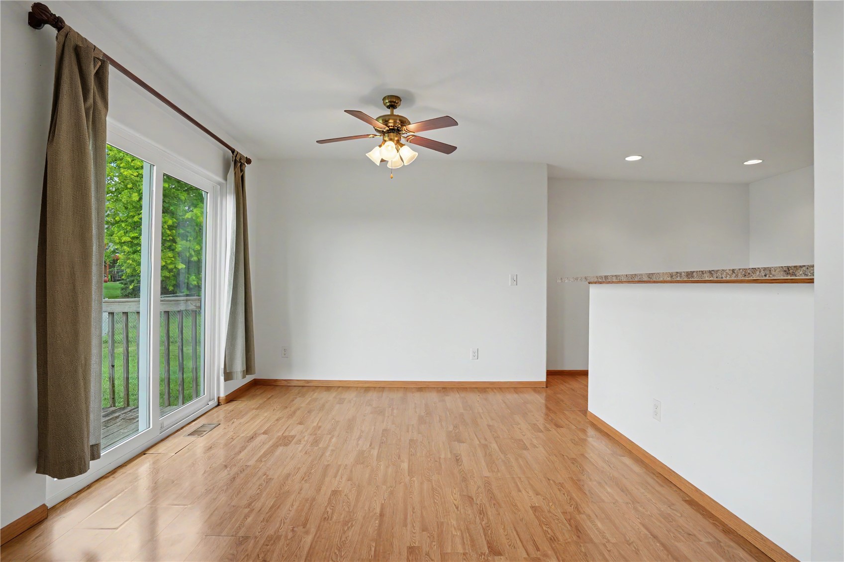 1875 Highland Road Ely IA 52227