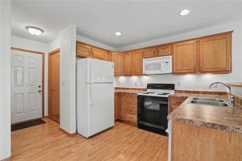 1875 Highland Road Ely IA 52227