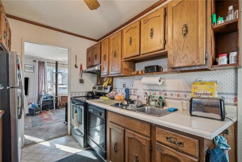 2418 Reynolds Avenue SW Cedar Rapids IA 52404