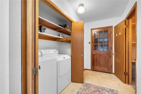 206 N 8th Avenue Vinton IA 52349