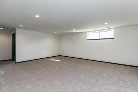 8815 Zeppelin Avenue NE Cedar Rapids IA 52402