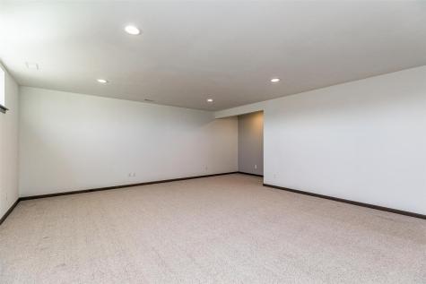 8815 Zeppelin Avenue NE Cedar Rapids IA 52402