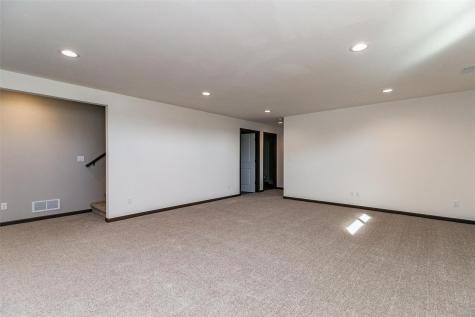 8815 Zeppelin Avenue NE Cedar Rapids IA 52402