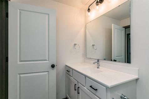 8815 Zeppelin Avenue NE Cedar Rapids IA 52402