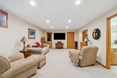 110 B Street NE Walford IA 52351
