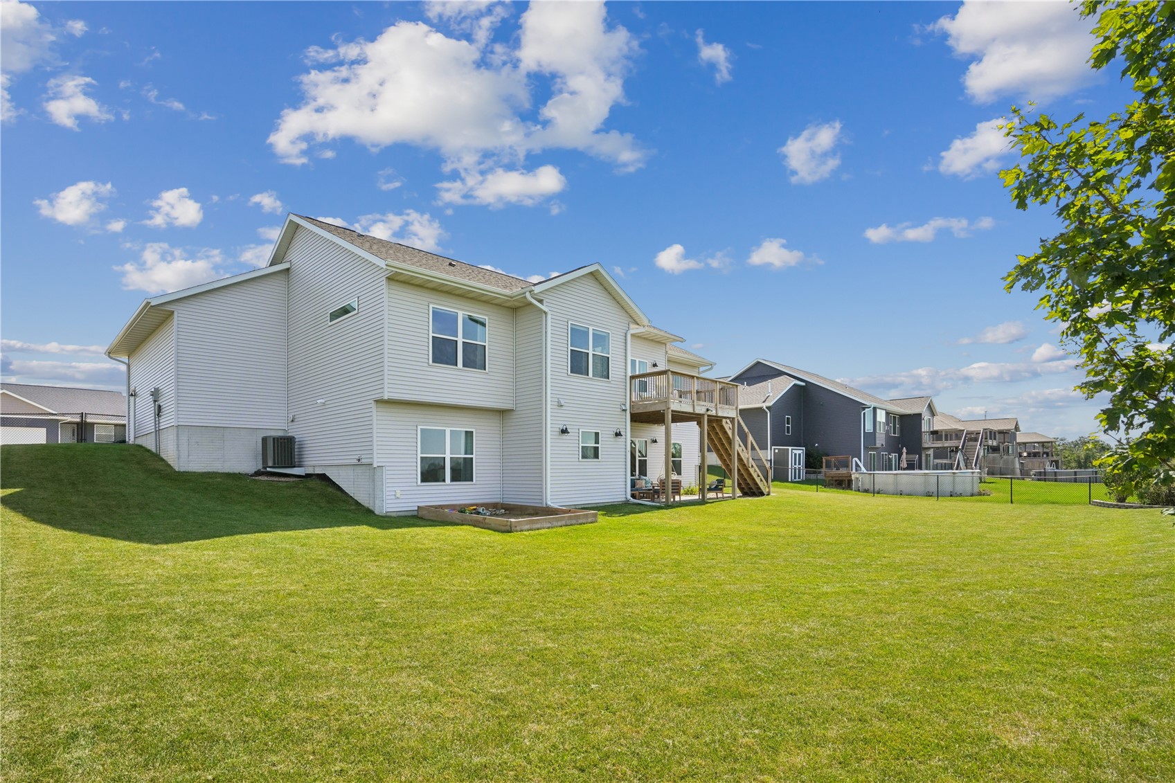 2776 Creekview Trail Palo IA 52324