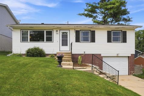 1816 Garry Avenue NW Cedar Rapids IA 52405