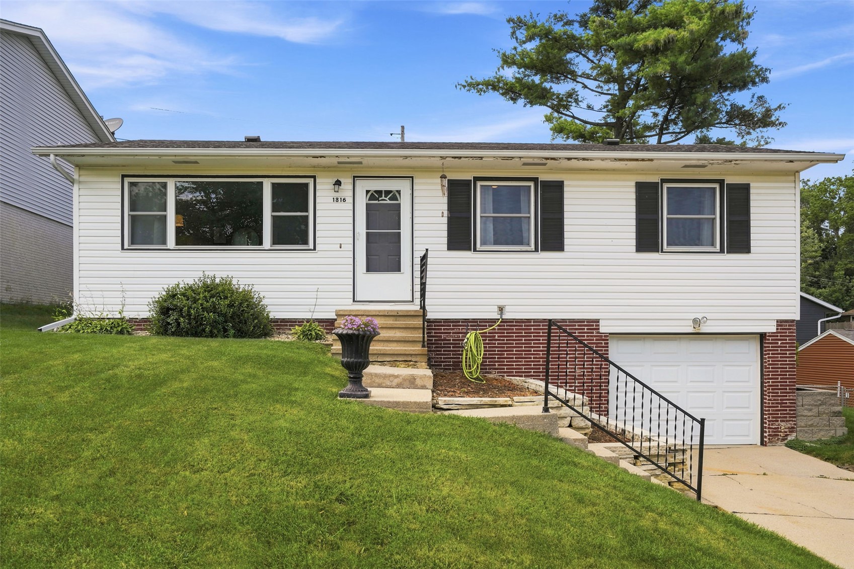 Cedar Rapids IA, 1816 Garry Avenue NW