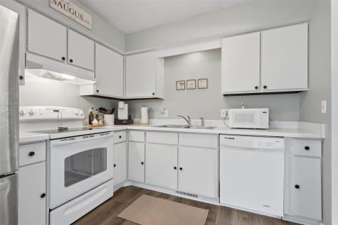 1816 Garry Avenue NW Cedar Rapids IA 52405