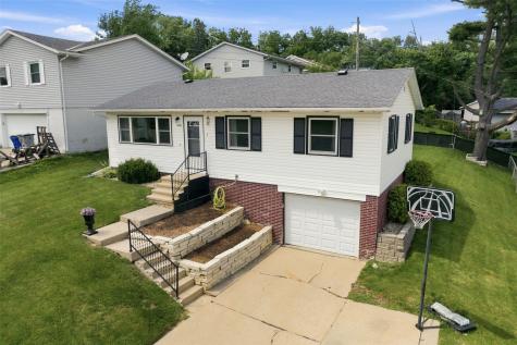 1816 Garry Avenue NW Cedar Rapids IA 52405