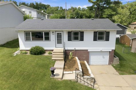 1816 Garry Avenue NW Cedar Rapids IA 52405
