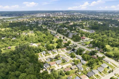 1816 Garry Avenue NW Cedar Rapids IA 52405