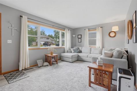 1816 Garry Avenue NW Cedar Rapids IA 52405