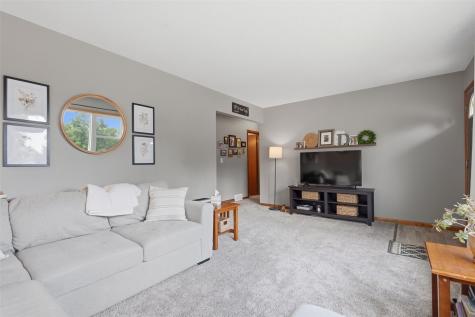 1816 Garry Avenue NW Cedar Rapids IA 52405