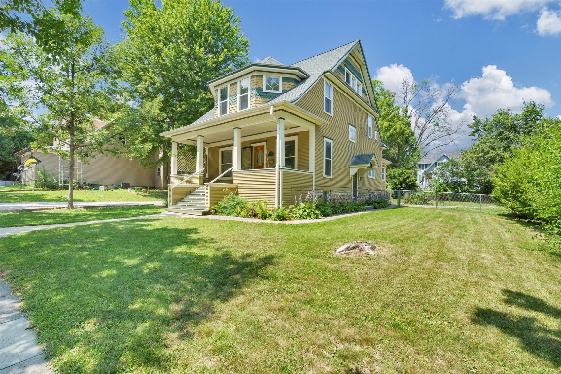 213 1st Avenue NW Mt Vernon IA 52314