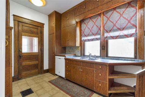 213 1st Avenue NW Mt Vernon IA 52314
