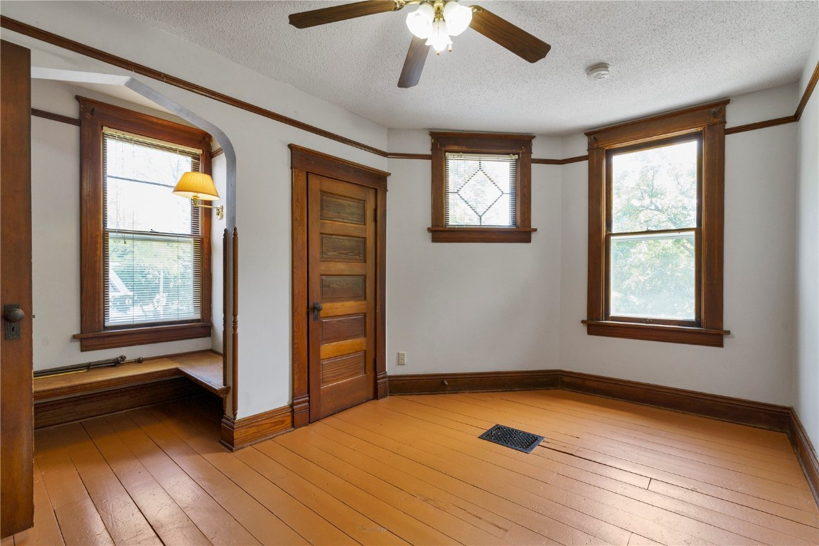 213 1st Avenue NW Mt Vernon IA 52314