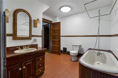 213 1st Avenue NW Mt Vernon IA 52314
