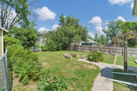 213 1st Avenue NW Mt Vernon IA 52314
