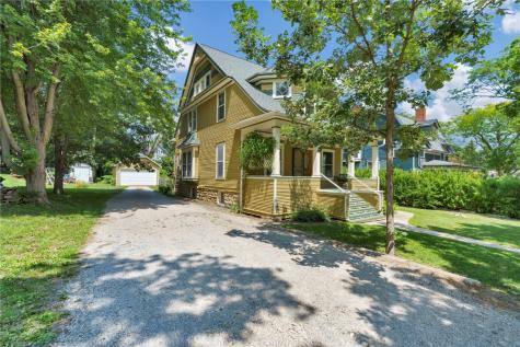 213 1st Avenue NW Mt Vernon IA 52314