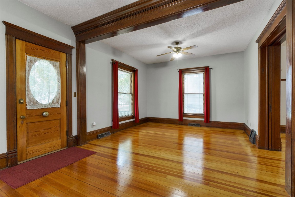 213 1st Avenue NW Mt Vernon IA 52314