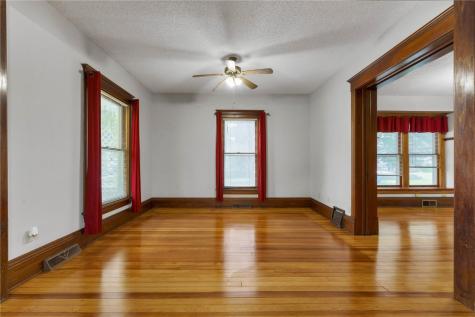 213 1st Avenue NW Mt Vernon IA 52314