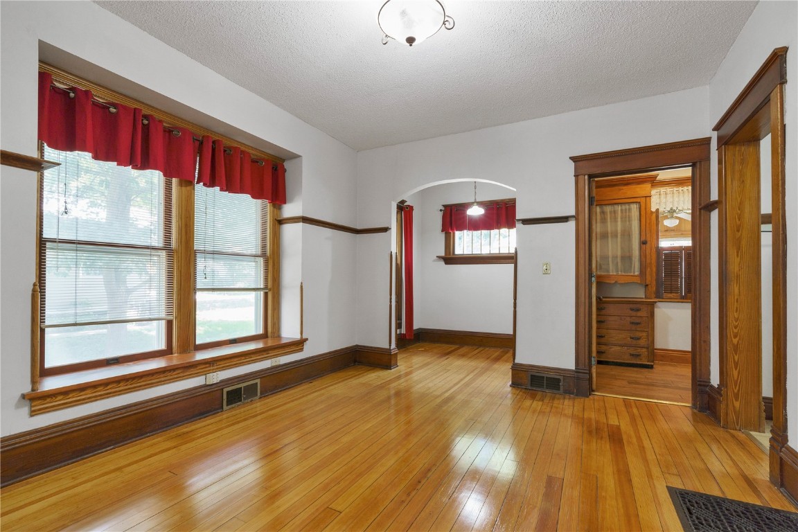 213 1st Avenue NW Mt Vernon IA 52314