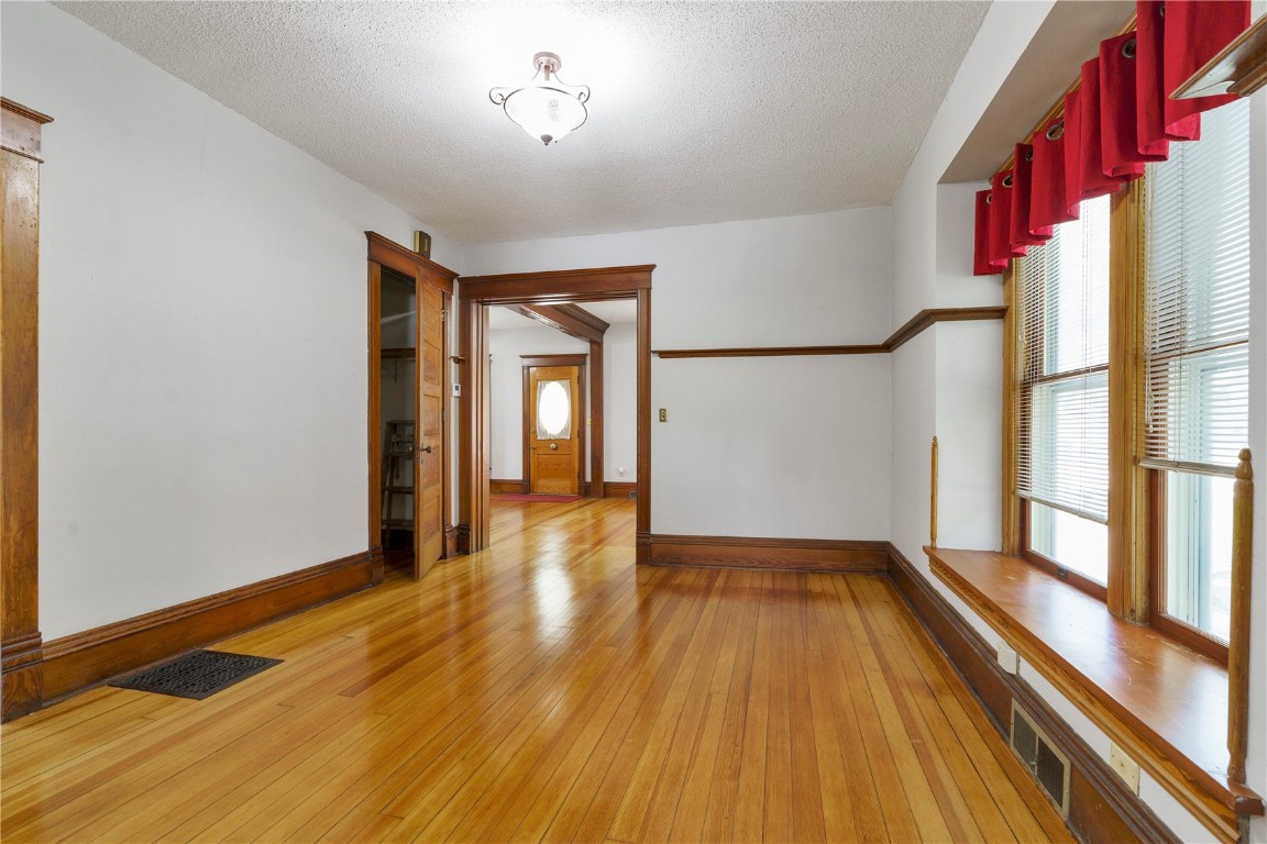 213 1st Avenue NW Mt Vernon IA 52314