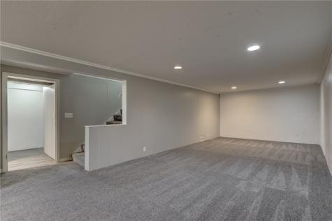 2110 F Avenue NE Cedar Rapids IA 52402