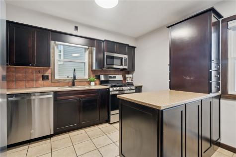 1536 Woodside Drive NW Cedar Rapids IA 52405