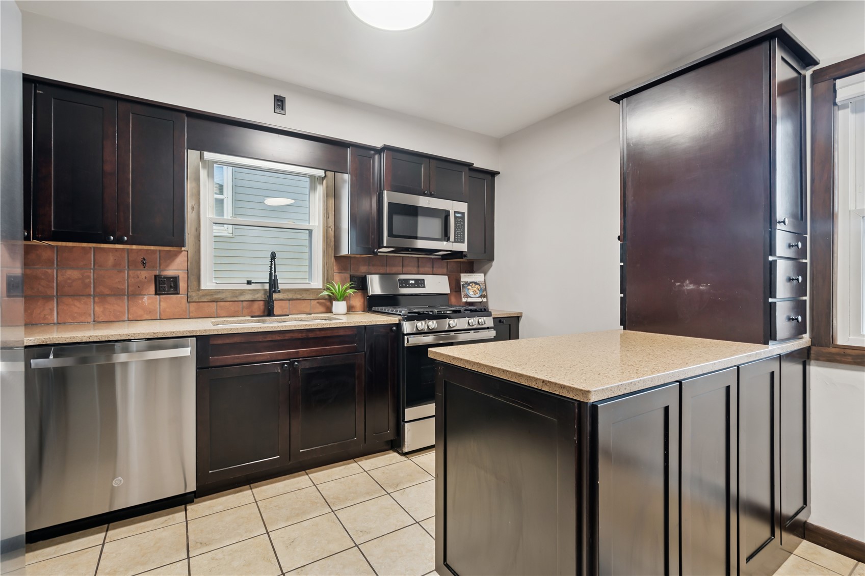 1536 Woodside Drive NW Cedar Rapids IA 52405